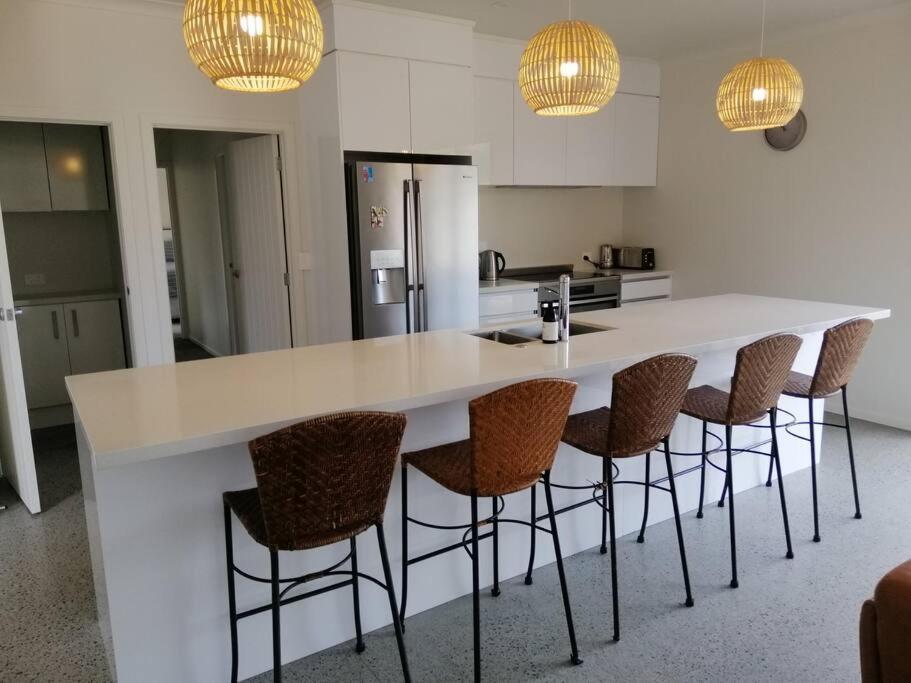 Purangi Beachhouse - 2 Bedroom Cooks Beach Ngoại thất bức ảnh