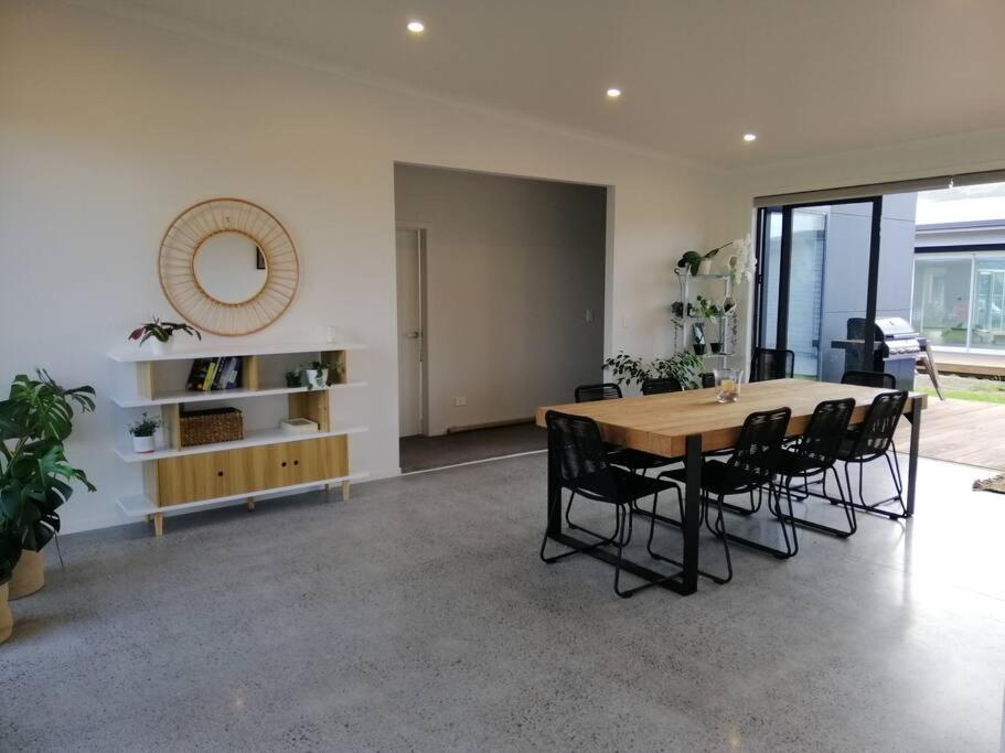 Purangi Beachhouse - 2 Bedroom Cooks Beach Ngoại thất bức ảnh