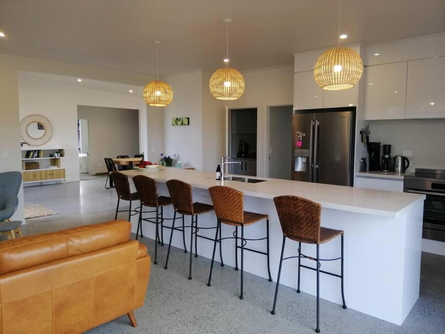 Purangi Beachhouse - 2 Bedroom Cooks Beach Ngoại thất bức ảnh
